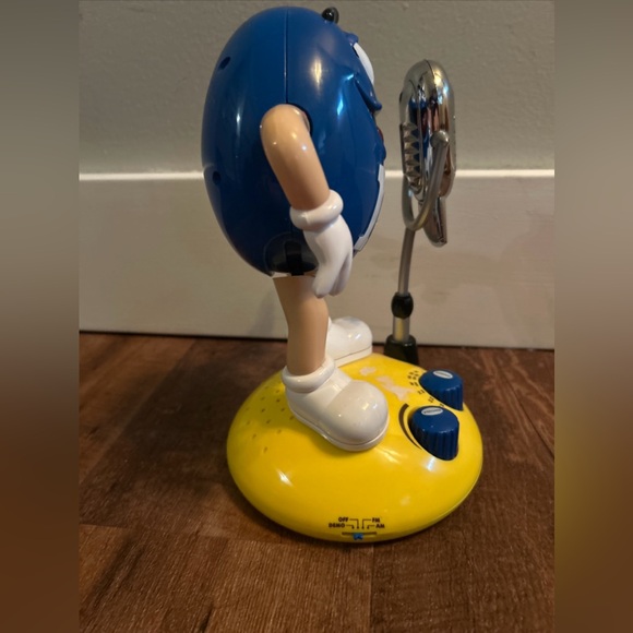 Blue M&M’s animated radio - Picture 2 of 6